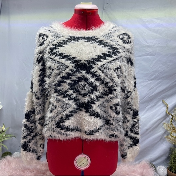 Crewneck
Cliche Aztec Sweaters - Picture 6 of 13